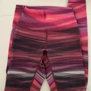 Lululemon size 4 wunder under leggings